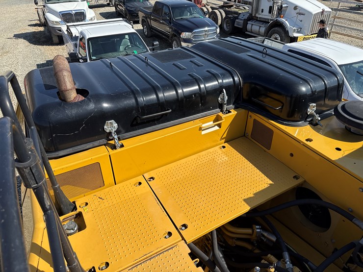 2011-caterpillar-336e-image-54