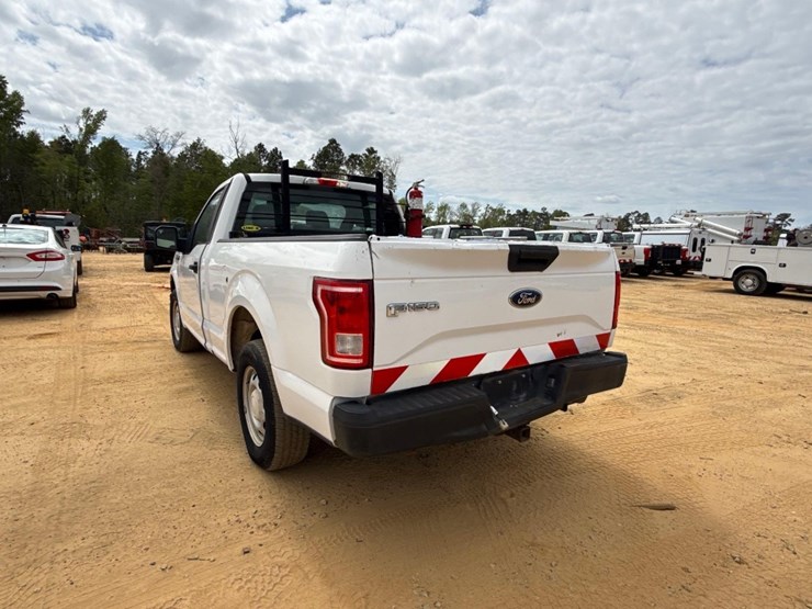 2015-ford-f150-xl-image-3