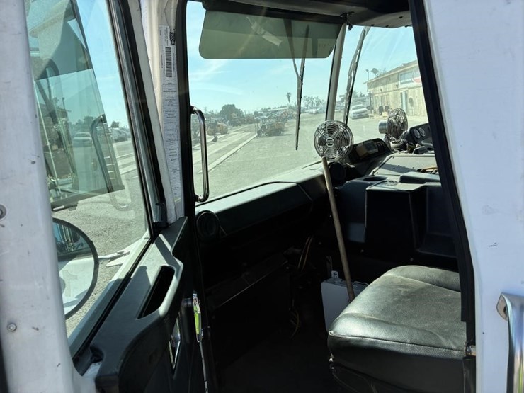 2010-autocar-xpeditor-image-10