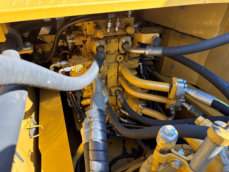 2011-caterpillar-336e-image-43