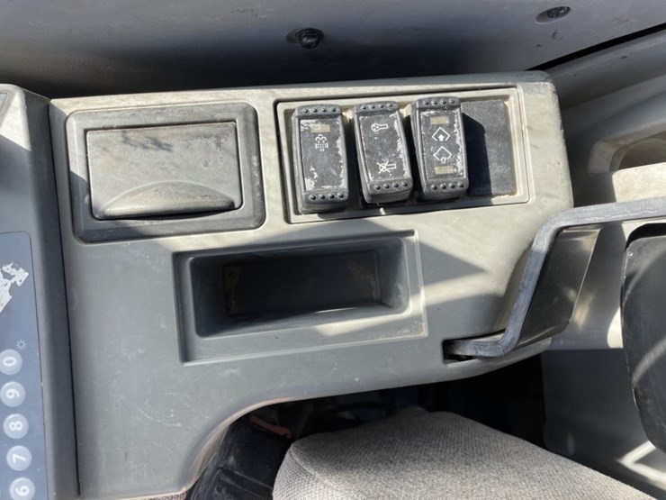 2012-deere-250g-lc-image-41