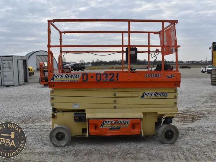 2015-jlg-2646es-image-6