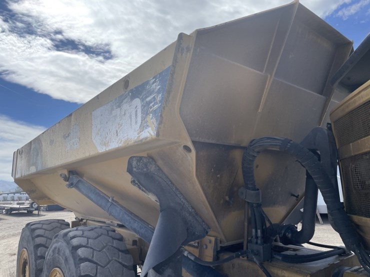 caterpillar-730-image-16