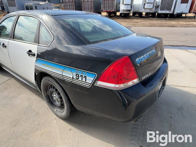 2013-chevrolet-impala-4-door-car-image-17