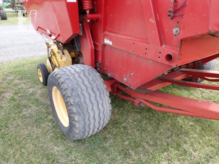 2007-new-holland-br780a-image-11