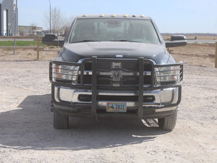 2015-dodge-3500-image-8