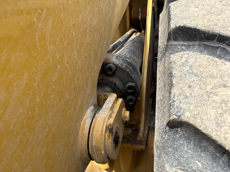 caterpillar-972-image-16