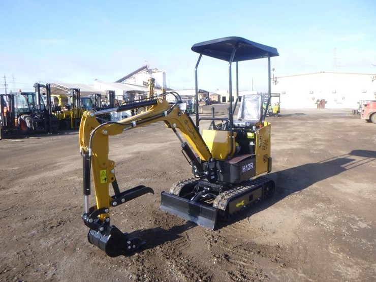 2025-agt-h12r-hydraulic-excavator-image-1