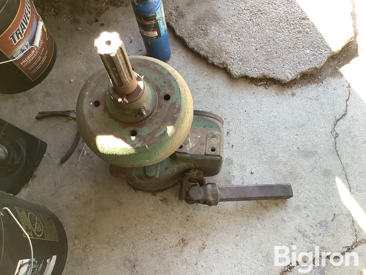 john-deere-lr2-pull-type-side-delivery-rake-image-17