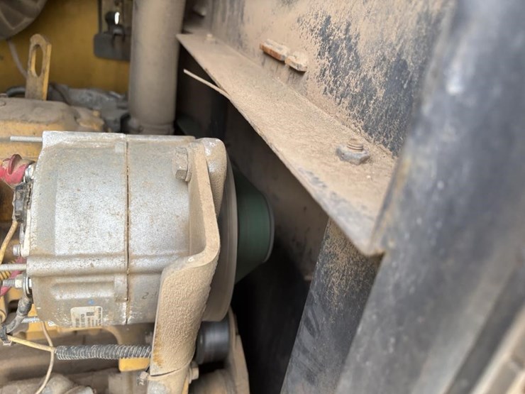 2005-deere-624j-image-47