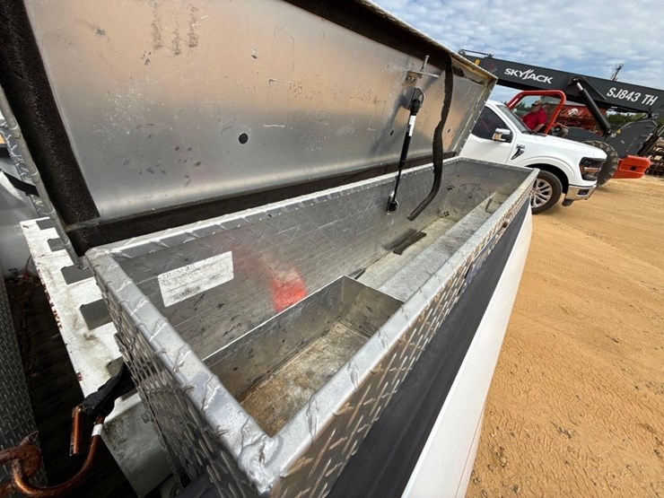 2019-ford-f150-xl-image-10