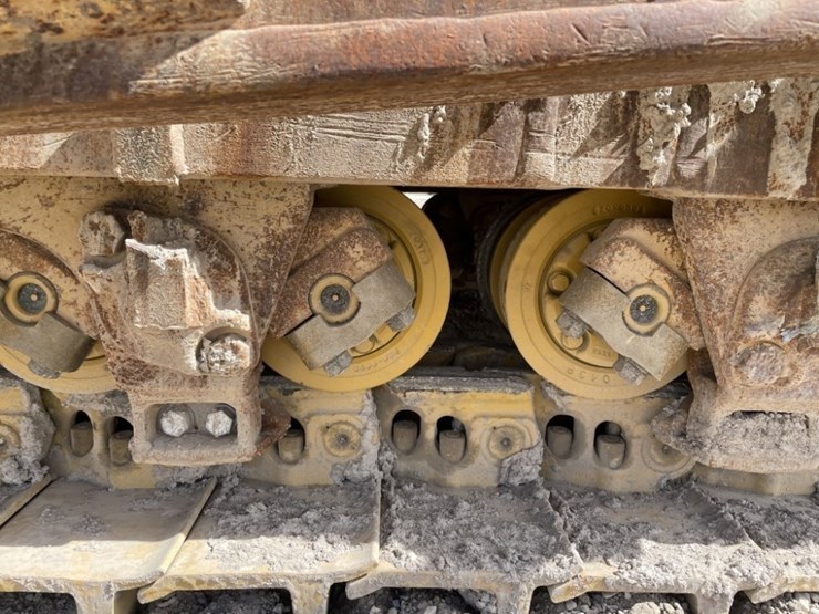 2015-caterpillar-d8t-image-31