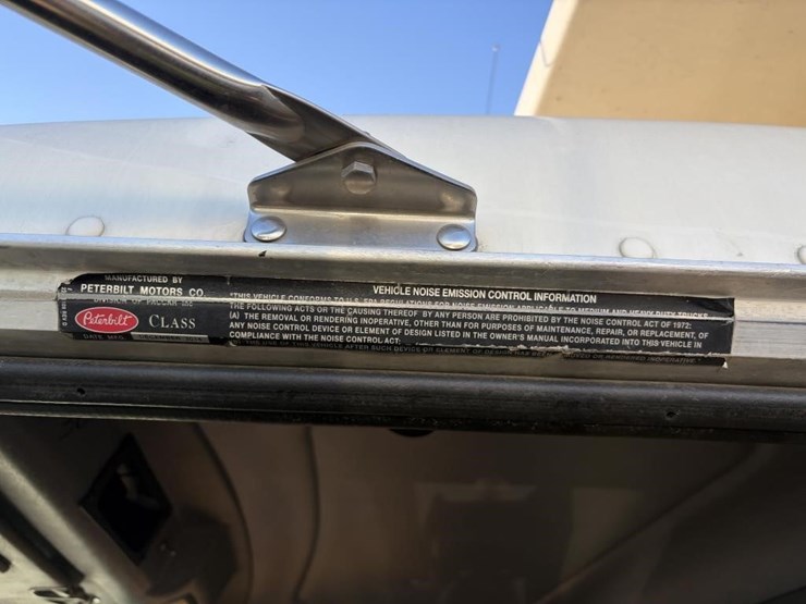 2015-peterbilt-365-image-10