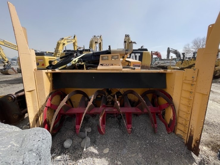 2017-larue-d65-two-way-ribbon-snowblower-image-7