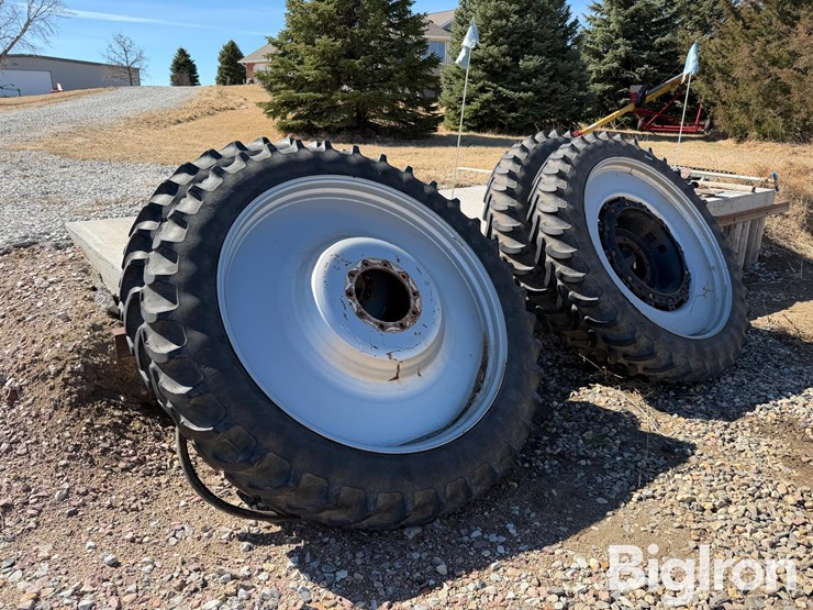 firestone-12.4r54-tractor-tires-image-3