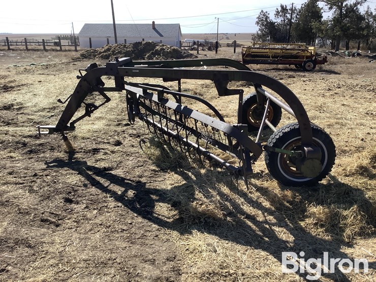 john-deere-lr2-pull-type-side-delivery-rake-image-8