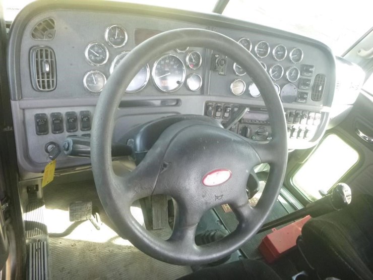 2014-peterbilt-388-image-22