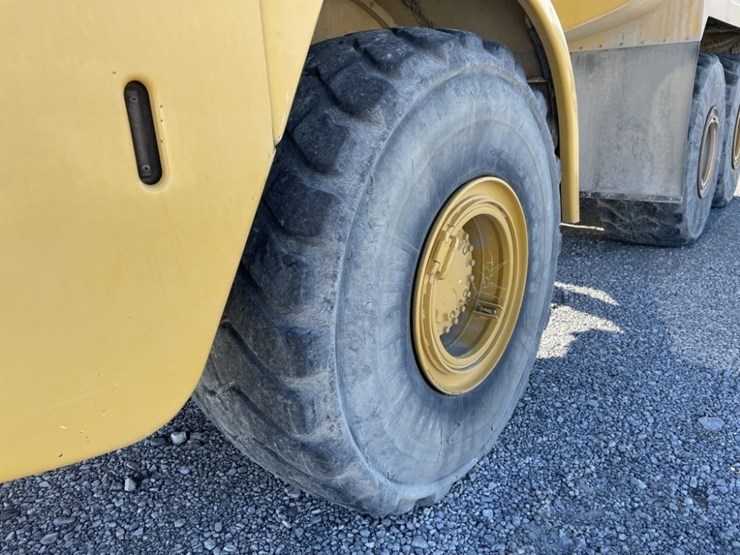 caterpillar-740-image-9