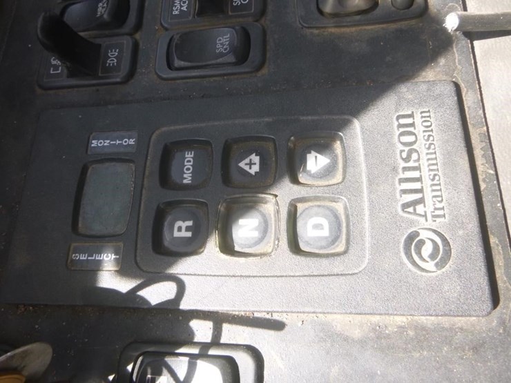 2017-freightliner-m2-106-image-15