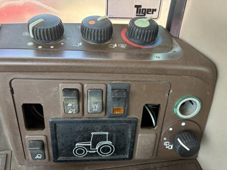 2004-john-deere-6420-image-26