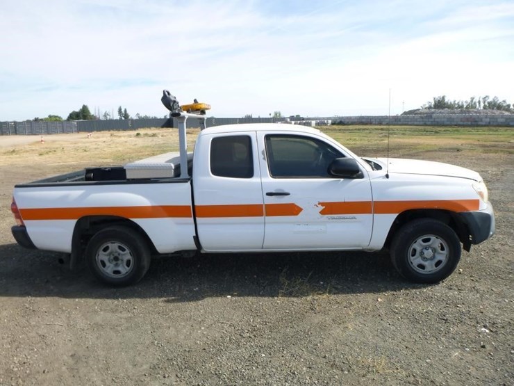 2013-toyota-tacoma-image-18