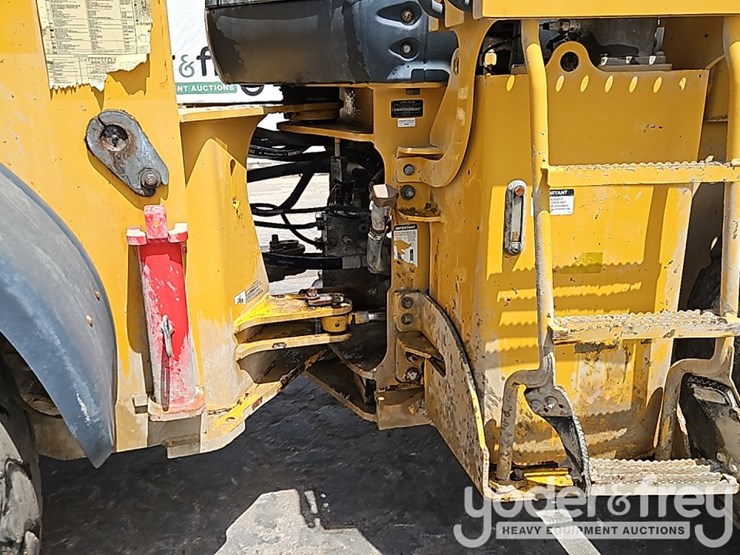 2017-deere-624k-image-19