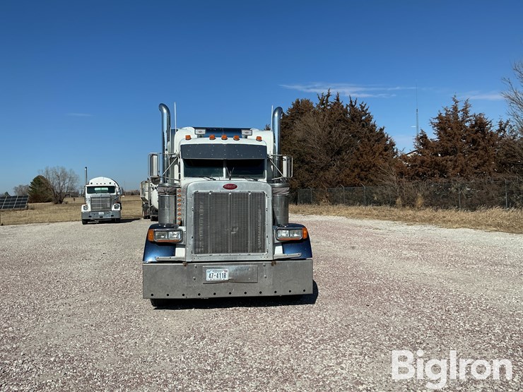 2000-peterbilt-379-image-2