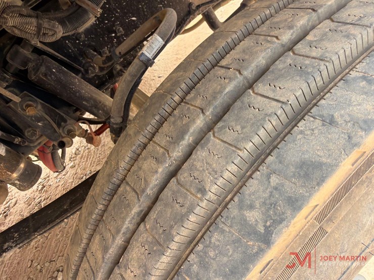 peterbiltpb337-service-truck-image-17