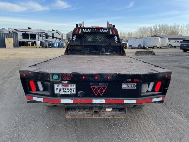 2014-ram-5500-crew-cab-4x4-flatbed-truck-image-4