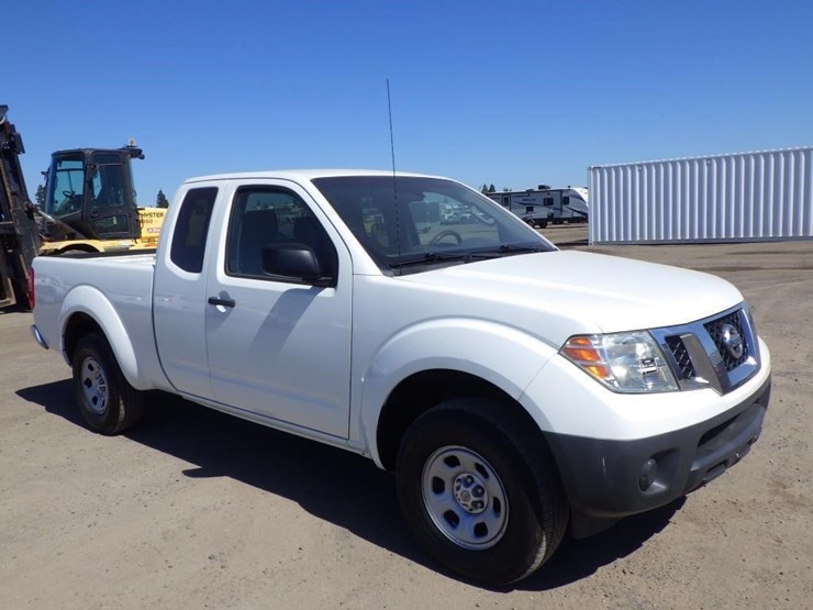 2015-nissan-frontier-image-2