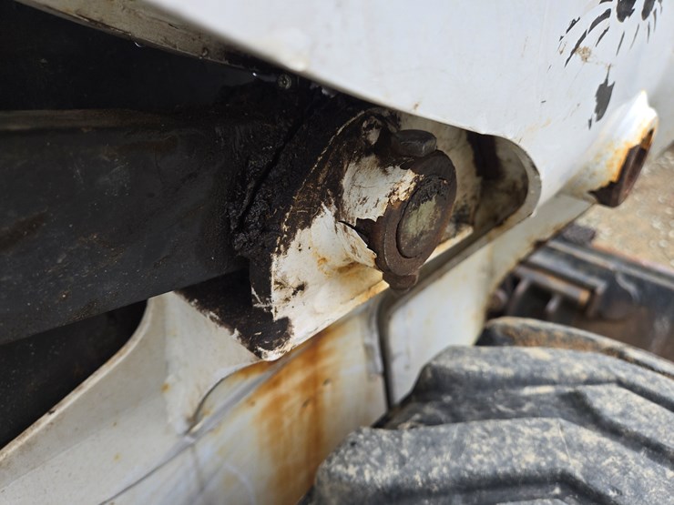 2017-bobcat-s570-image-20