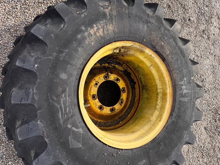 john-deere-8-image-3