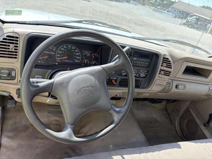 2002-chevrolet-3500hd-image-13