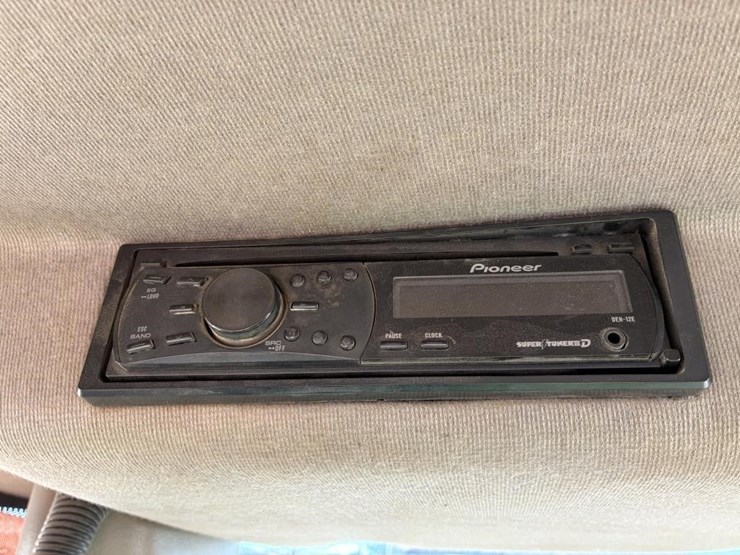 2009-case-721e-image-25