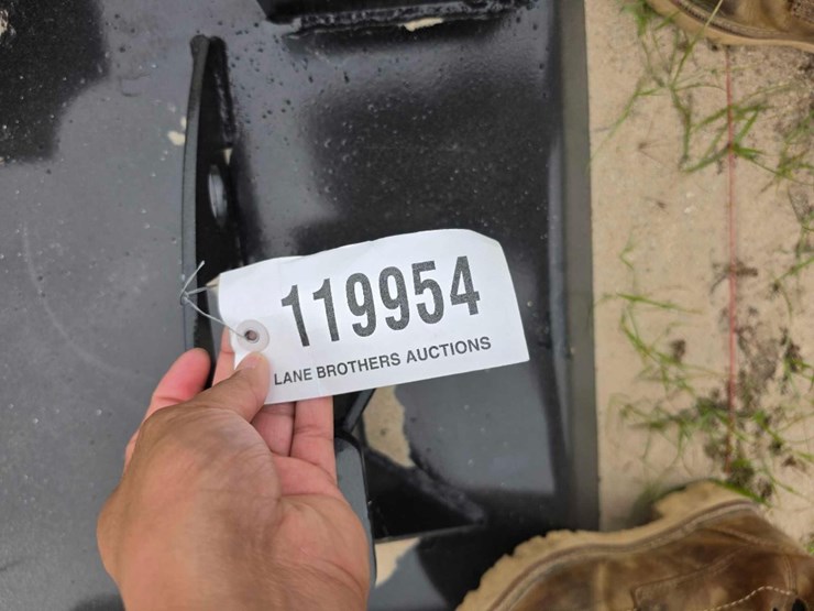 --skid-steer-receiver-hitch-image-5