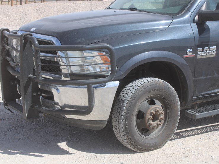 2015-dodge-3500-image-12