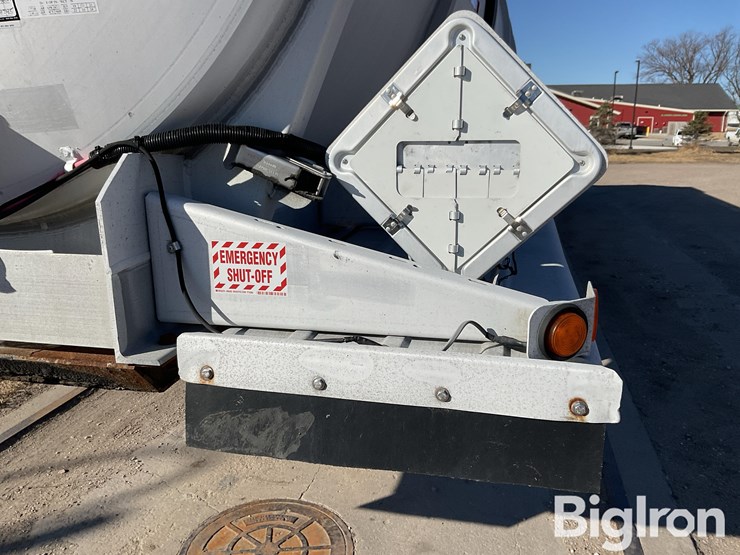 2000-custom-trailer-image-10