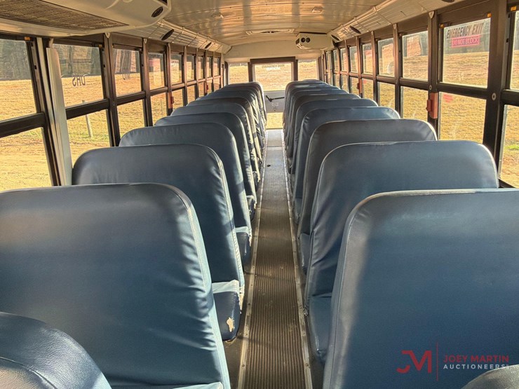 2008-thomas-saf-t-liner-c2-image-13