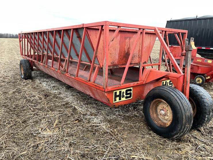 #118-•-h&s-20'-feeder-wagon-image-4