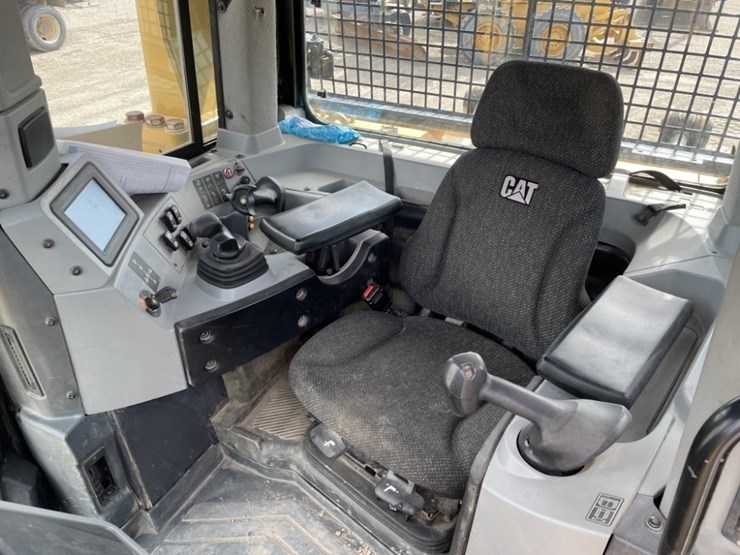 2015-caterpillar-d8t-image-45