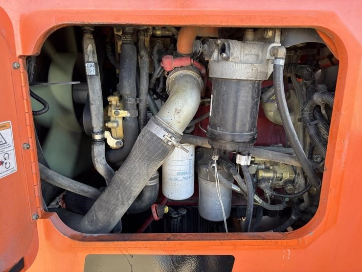 2016-jlg-8042-image-45