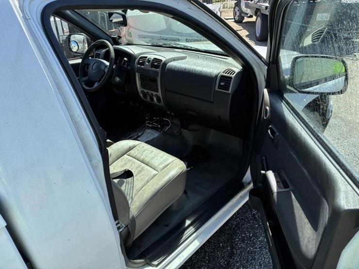 2011-chevrolet-colorado-image-9