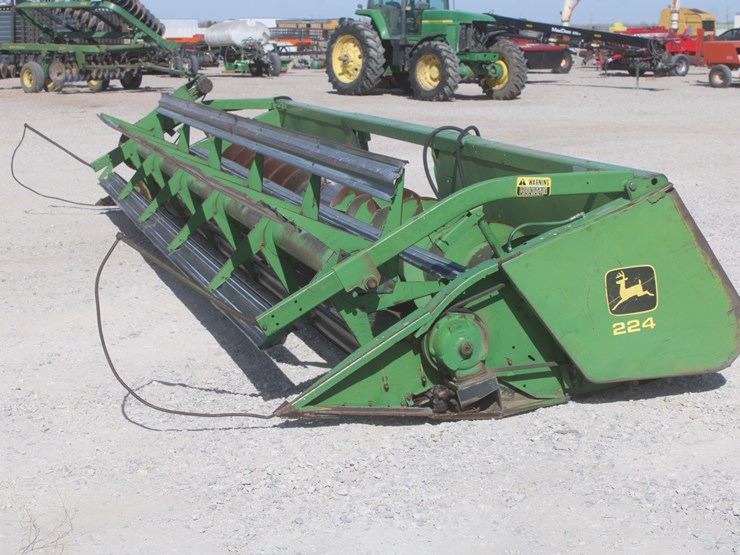john-deere-224-image-2