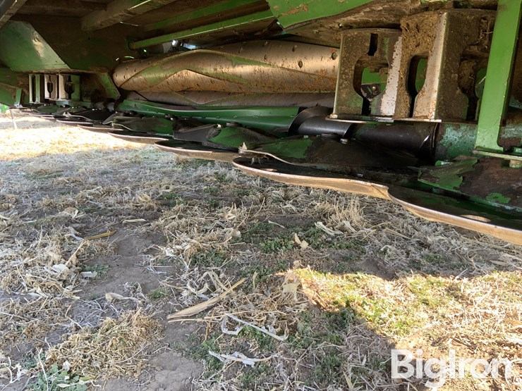 2023-john-deere-w235r-image-10