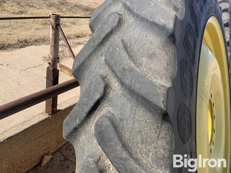 2013-john-deere-380-image-12