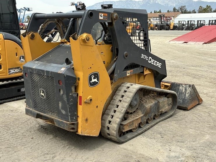 2018-deere-317g-image-3