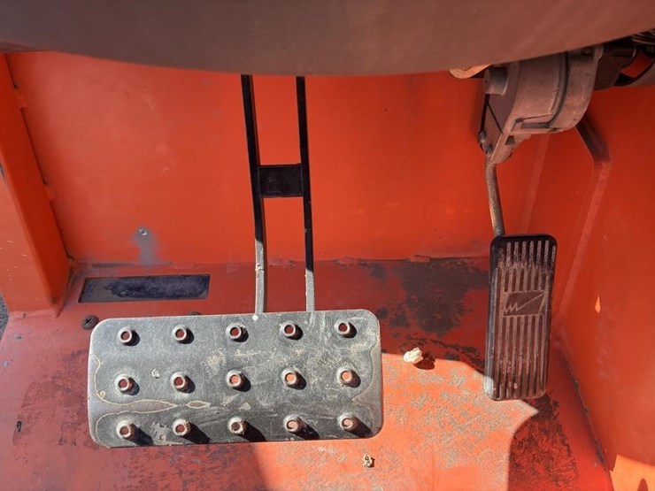 2015-jlg-g5-18a-image-19