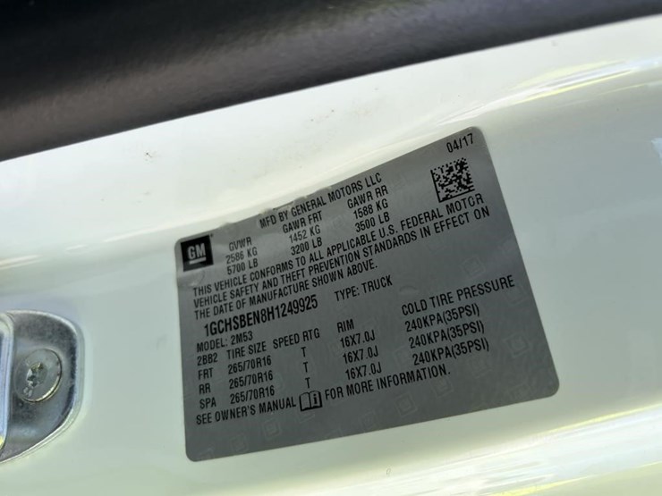 2017-chevrolet-colorado-image-35