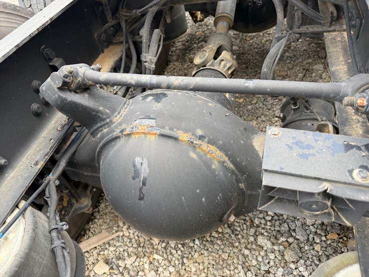 2018-freightliner-122sd-image-15