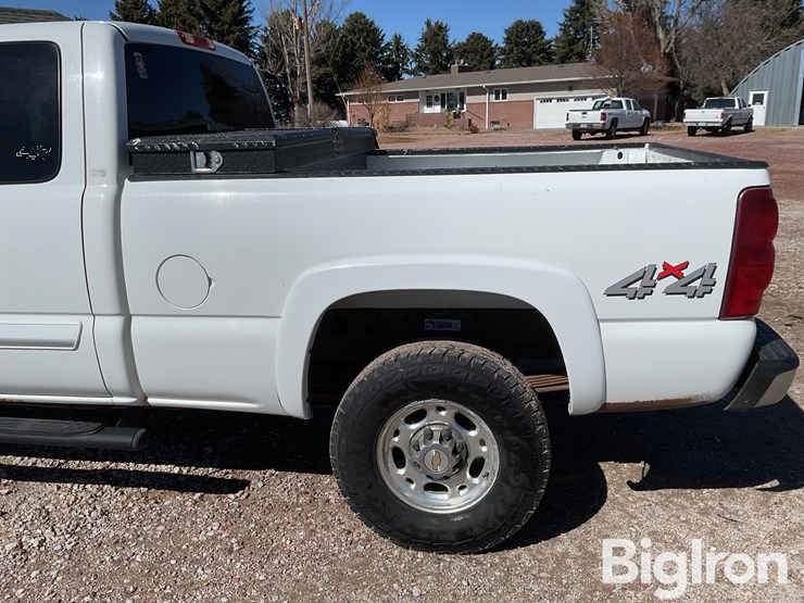 2003-chevrolet-silverado-2500-image-17